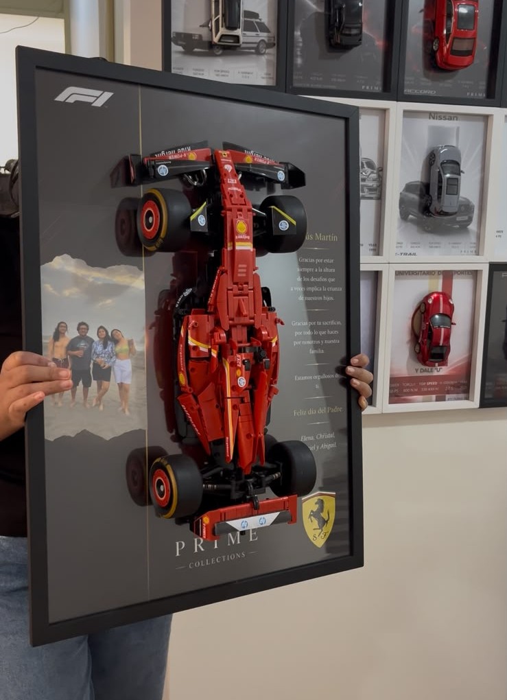 Cuadro LEGO Ferrari F1 a control remoto de 73 × 53 cm, personalizado con foto familiar