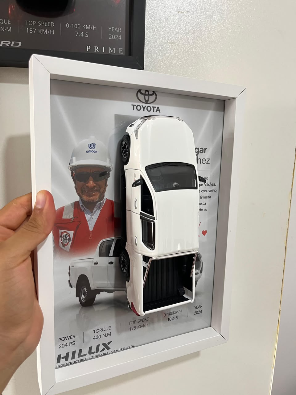 Cuadro Toyota Hilux blanco personalizado con foto y dedicatoria